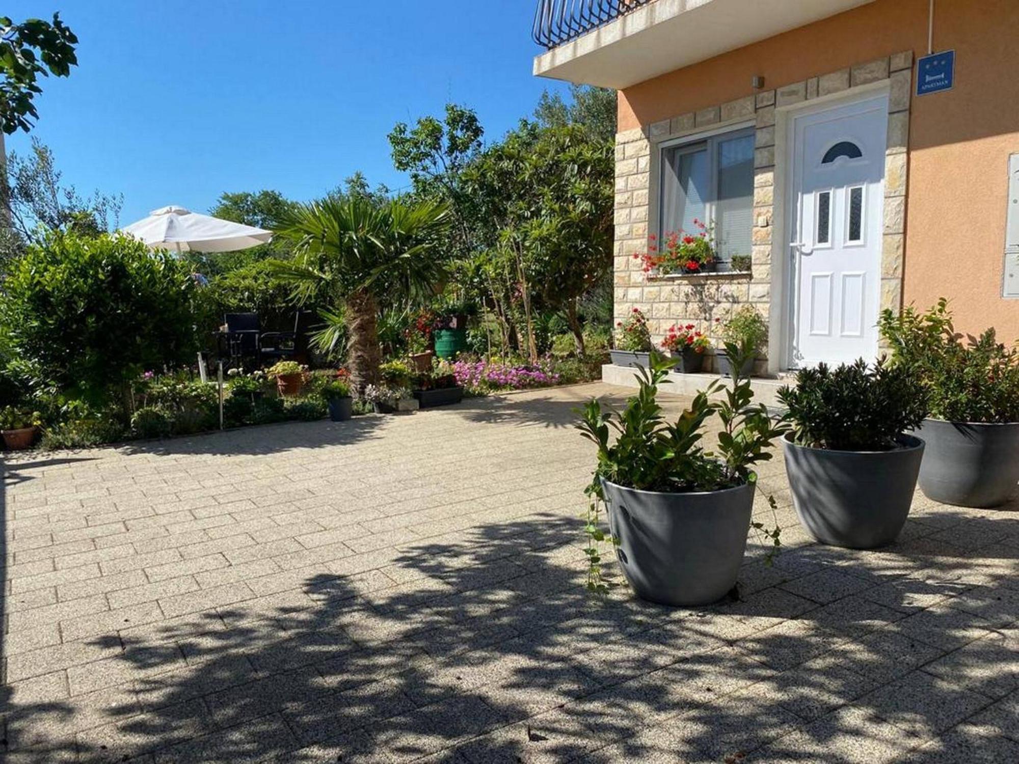 Rural Apartment Ante Drnis Exterior photo